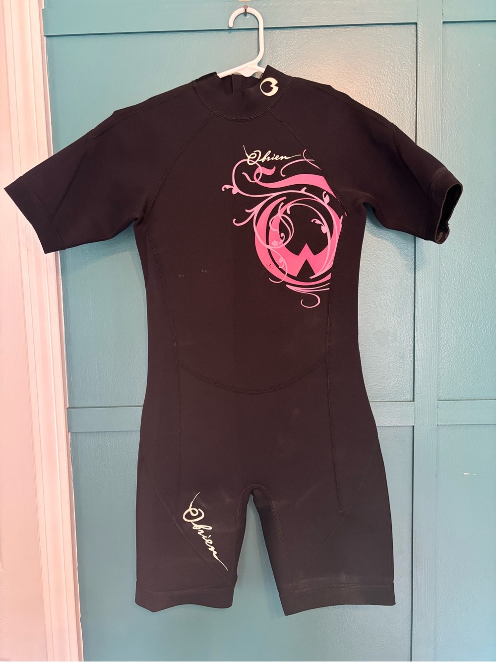 O’Brien Kids Short Sleeve Black Wet Suit with Pink Graphic | Youth Size 14